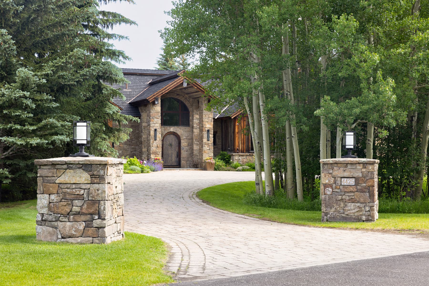 Beautiful Stonework and rustic details make the Light and Bright Interior Design Project by Nida Risto Interiors in Jackson Wyoming spectacular interior design. 