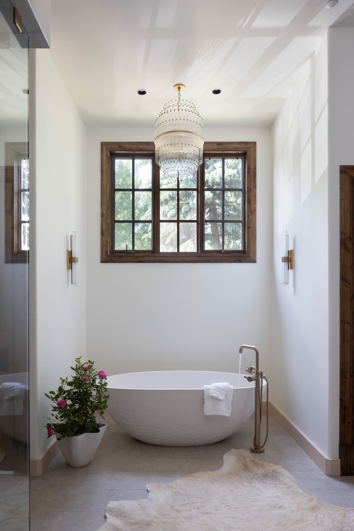 Beautiful Stonework and rustic details make the Light and Bright Interior Design Project by Nida Risto Interiors in Jackson Wyoming spectacular interior design. 