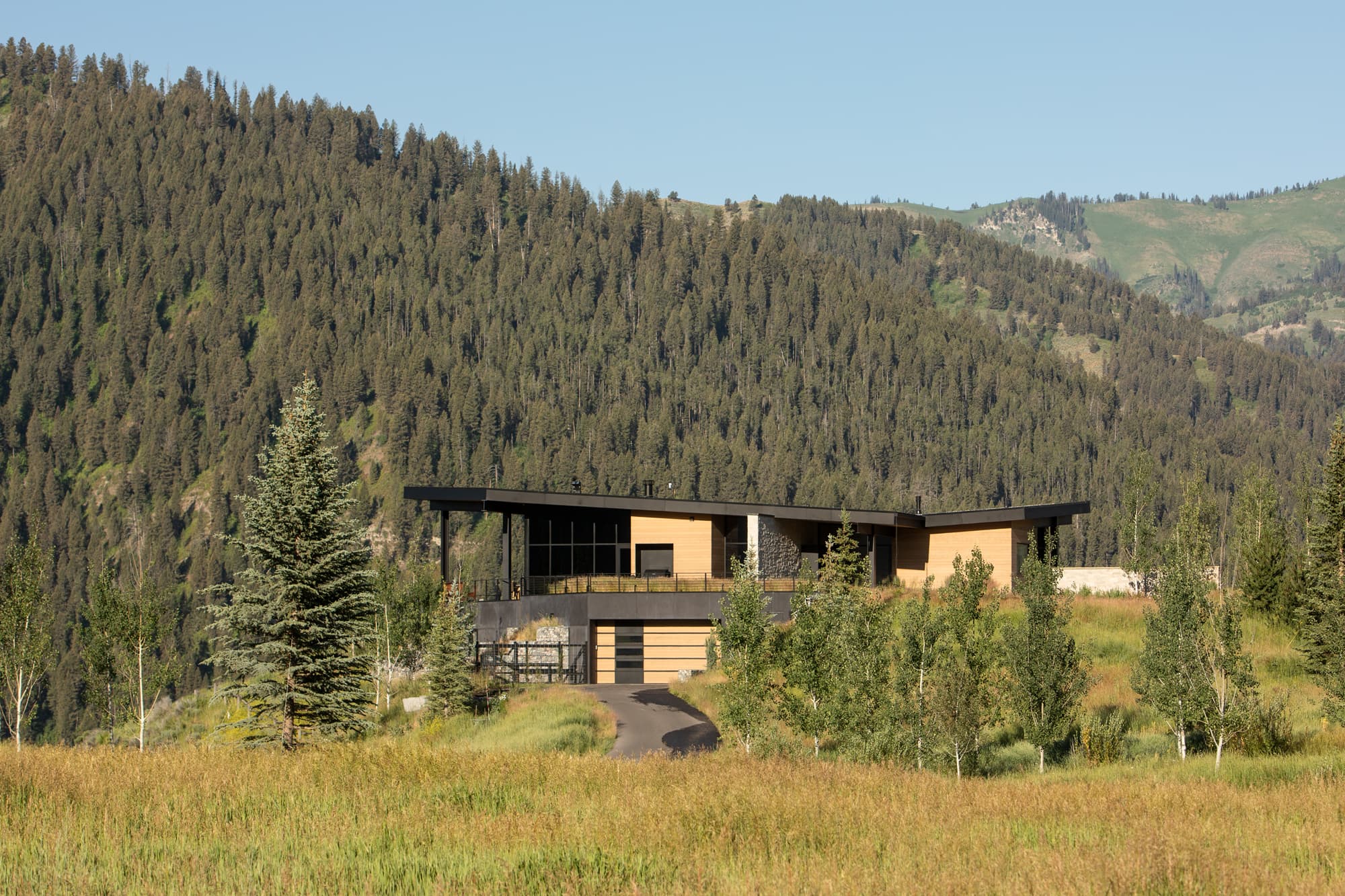 Nida Risto Interior Design in Jackson Hole designed a rustic elegance in the River Bend Project in Snake River Sporting Club in Jackson Wyoming.
